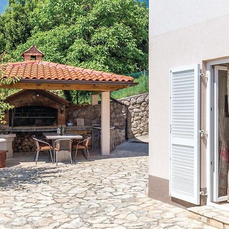 1 Bedroom Cozy Apartment In Ičići Екстериор снимка