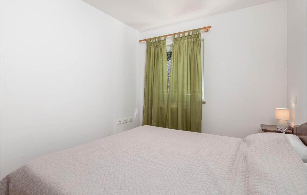 1 Bedroom Cozy Apartment In Ičići Екстериор снимка