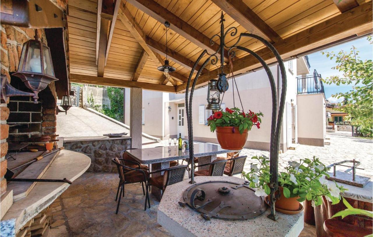 1 Bedroom Cozy Apartment In Ičići Екстериор снимка