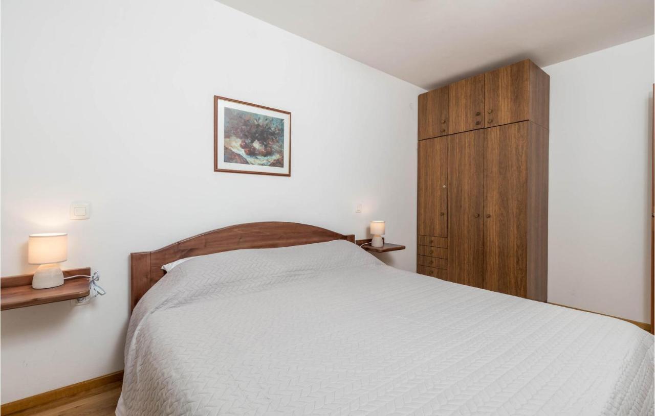 1 Bedroom Cozy Apartment In Ičići Екстериор снимка