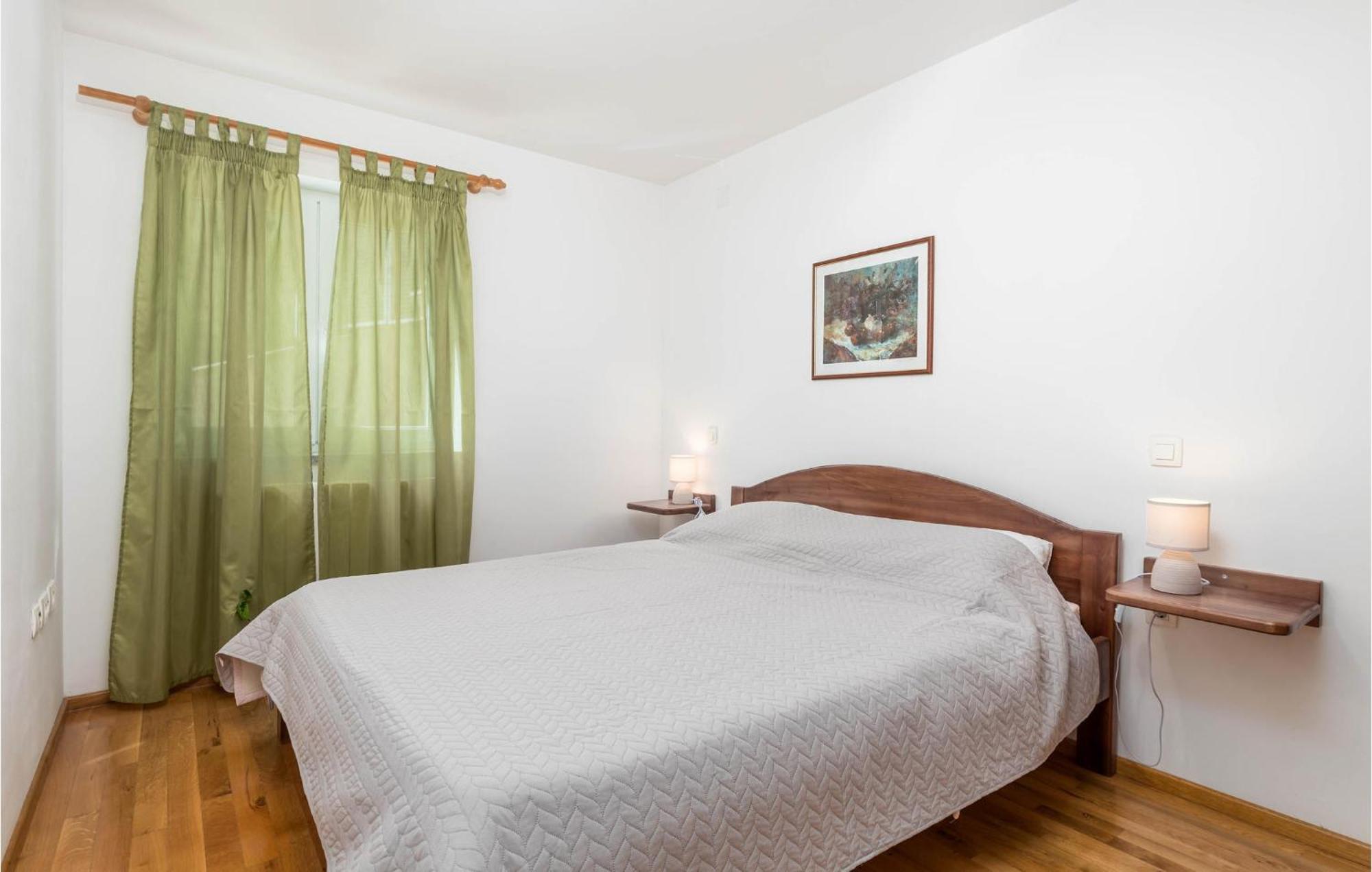 1 Bedroom Cozy Apartment In Ičići Екстериор снимка